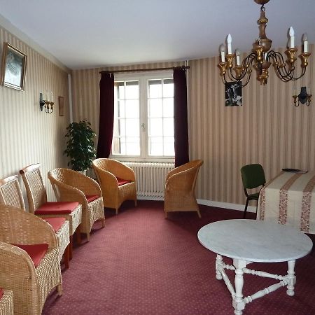 Hotel De La Mere Michelet กงโฟลองส์ ภายนอก รูปภาพ