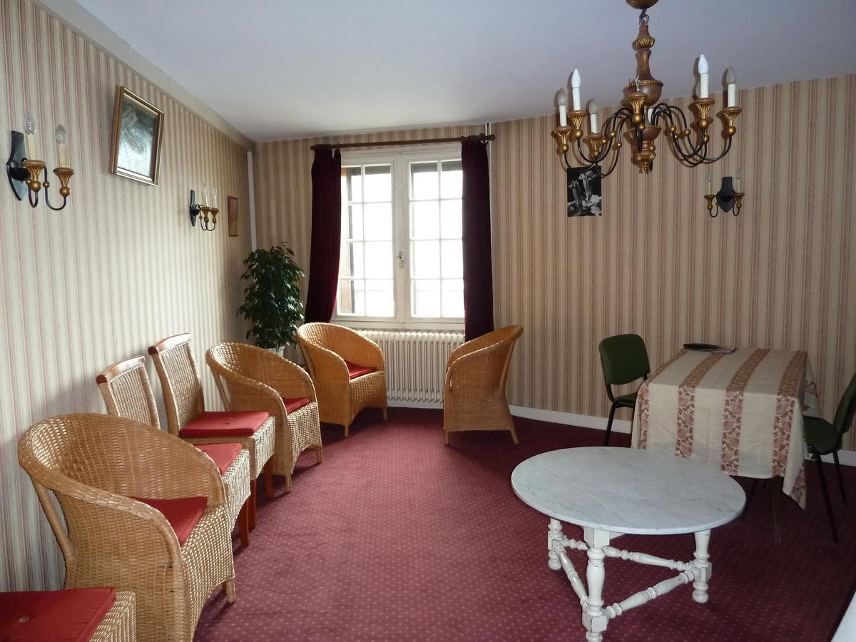 Hotel De La Mere Michelet กงโฟลองส์ ภายนอก รูปภาพ